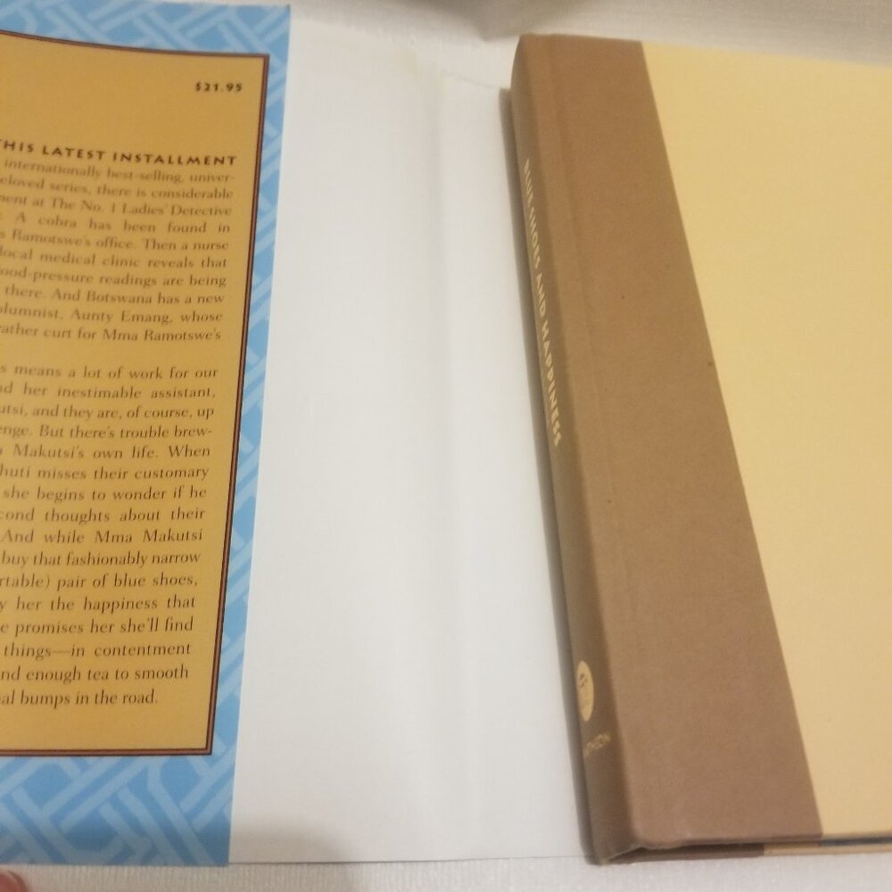 $7 if bundled: Alexander McCall Smith's No 1 L. Det. A.- Blue Shoes & Happiness - Picture 5 of 7